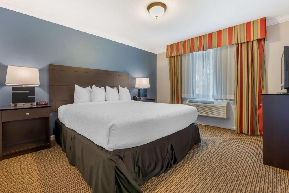 Best Western Colonial Inn